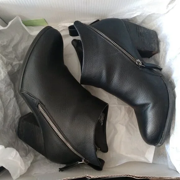 TORRID Side Zip Heel Bootie (WW) - Picture 4 of 8